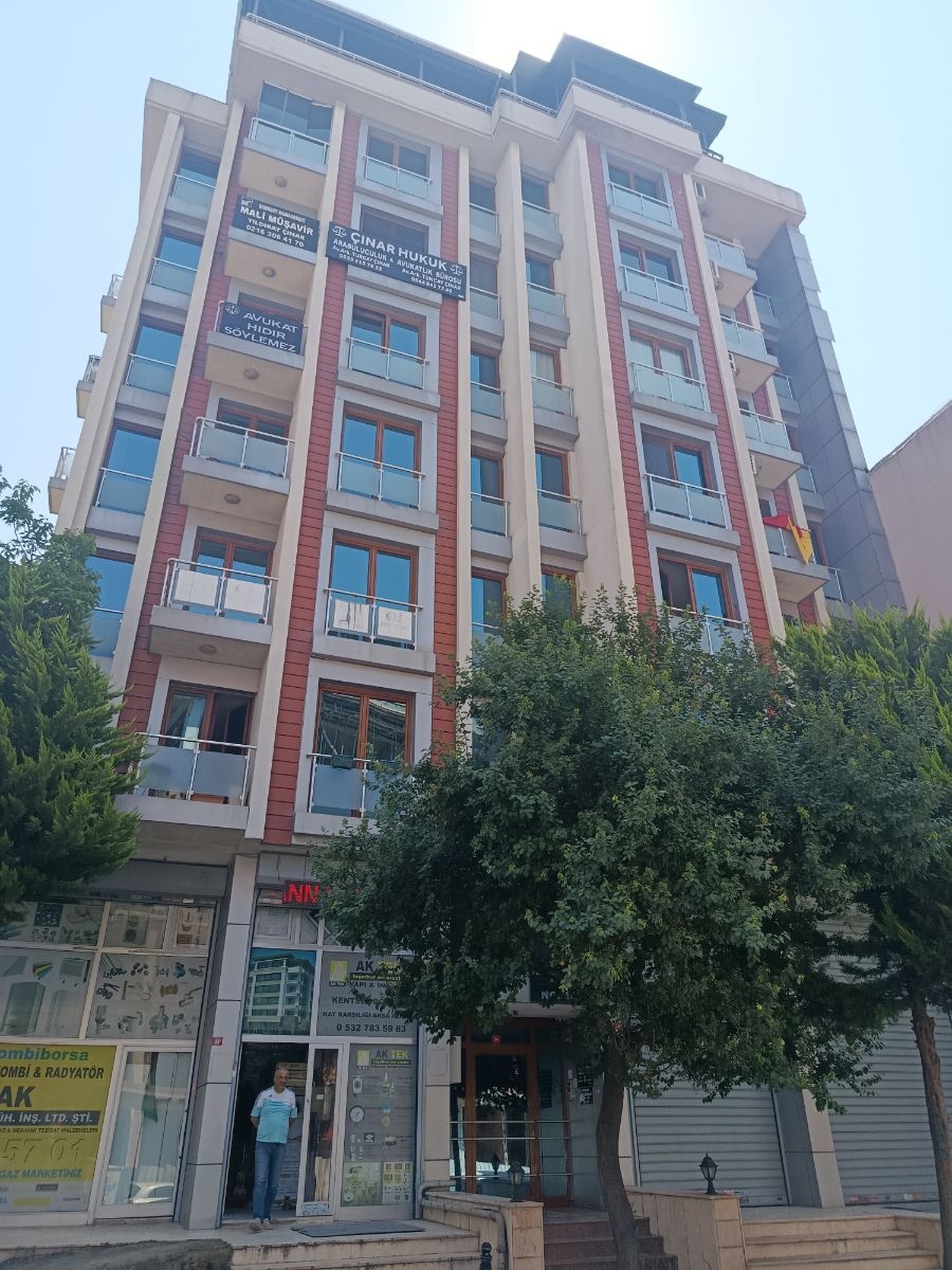 Kartal Çavuşoğlu'nda cadde üzeri 3+1 daire ve ofis, 120 m² net
