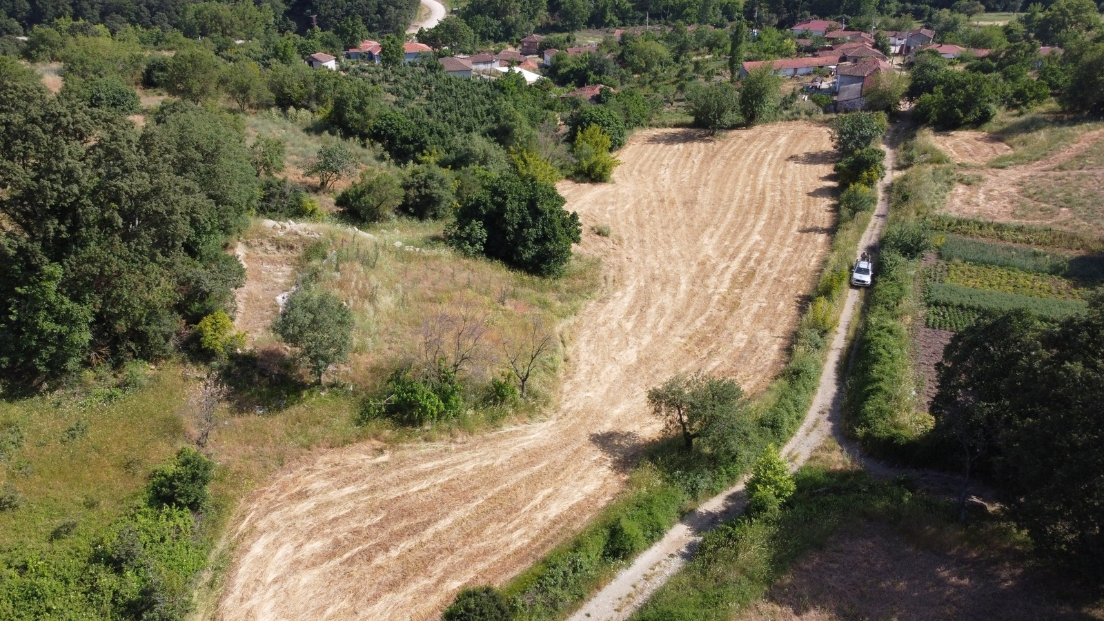 Biga Kazmalı Köyü'nde 800 m² villa imarlı arsa